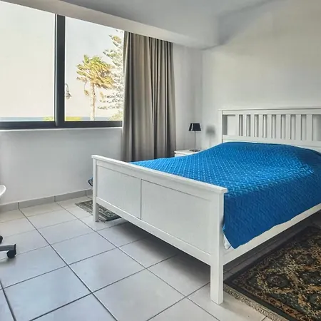 アパート Blue & *